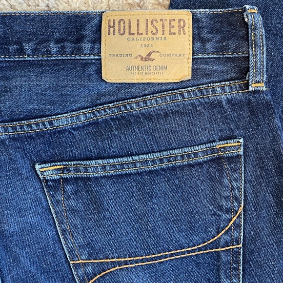 Men’s Classic Straight Hollister Jeans - Picture 3 of 5